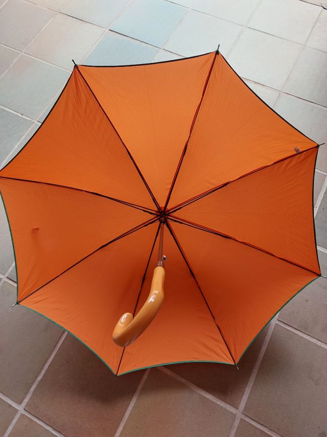 Paraguas automático naranja nuevo con etiquetas