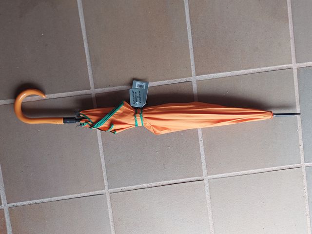 Paraguas automático naranja nuevo con etiquetas