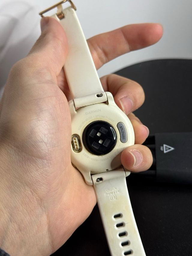 Garmin Venu 2s Music Crema Dorado