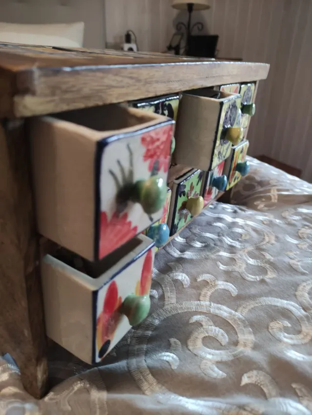 Joyero madera y cerámica (10 cajones).