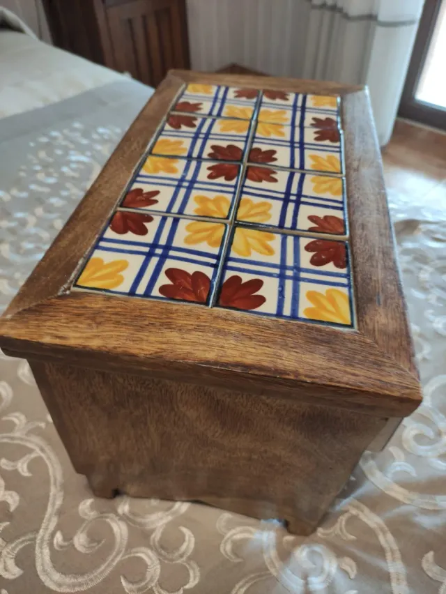 Joyero madera y cerámica (10 cajones).