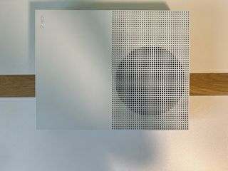 Xbox One S Blanca + Mando y Accesorios Nueva