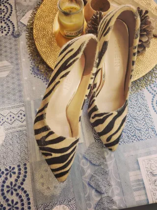 Zapatos de tacón estampado cebra
