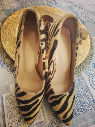 Zapatos de tacón estampado cebra
