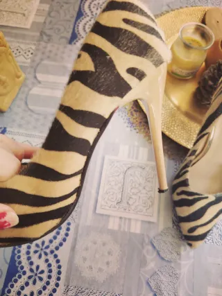 Zapatos de tacón estampado cebra