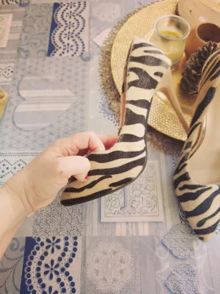 Zapatos de tacón estampado cebra