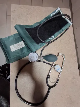 Misuratore Pressione Sfigmomanometro + Stetos.
