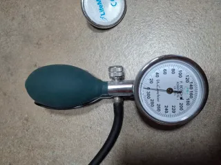 Misuratore Pressione Sfigmomanometro + Stetos.