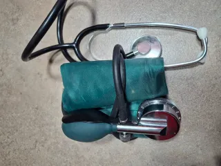 Misuratore Pressione Sfigmomanometro + Stetos.