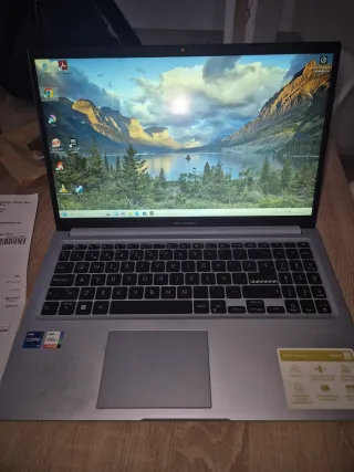 Ordenador portátil ASUS Plata