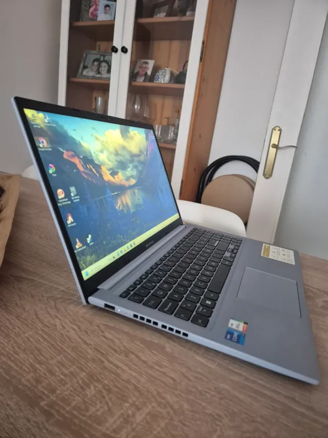 Ordenador portátil ASUS Plata