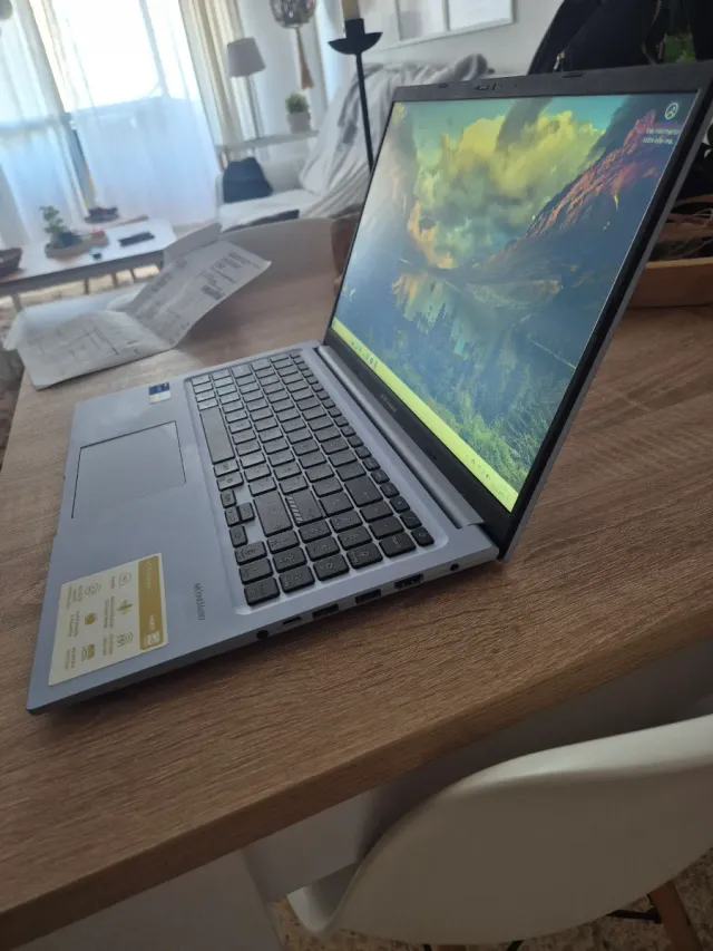 Ordenador portátil ASUS Plata