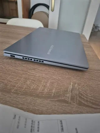 Ordenador portátil ASUS Plata