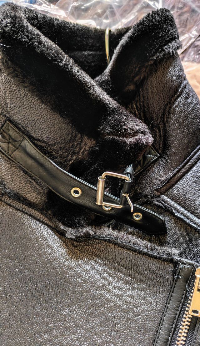 Cazadora doble faz negra de Zara sin estrenar