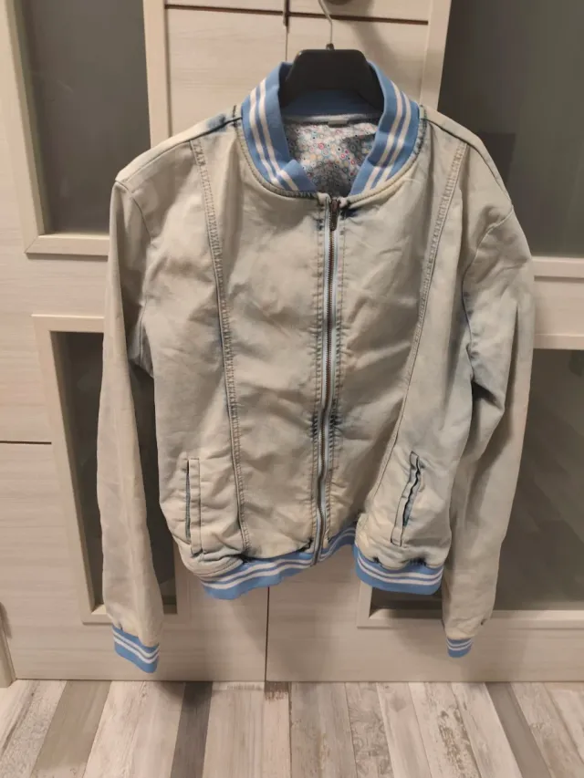 Chaqueta vaquera desgastada mujer