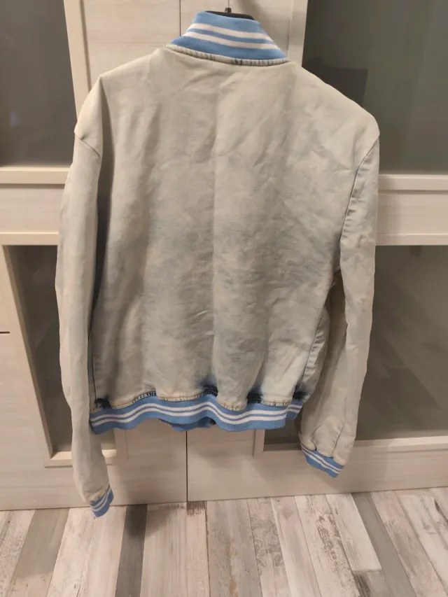 Chaqueta vaquera desgastada mujer