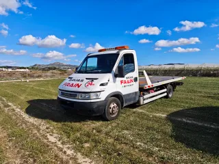 Servicio grua. Retirada de vehículos. Asistencia.