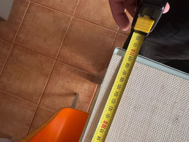 Mesa de cocina y 4 sillas modernas