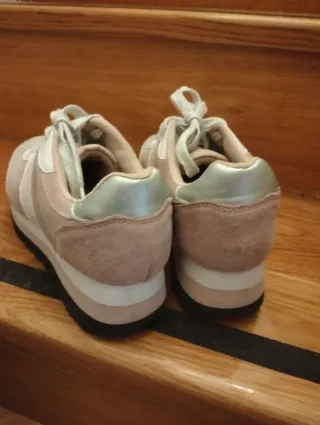 Zapatillas deportivas beige y rosa