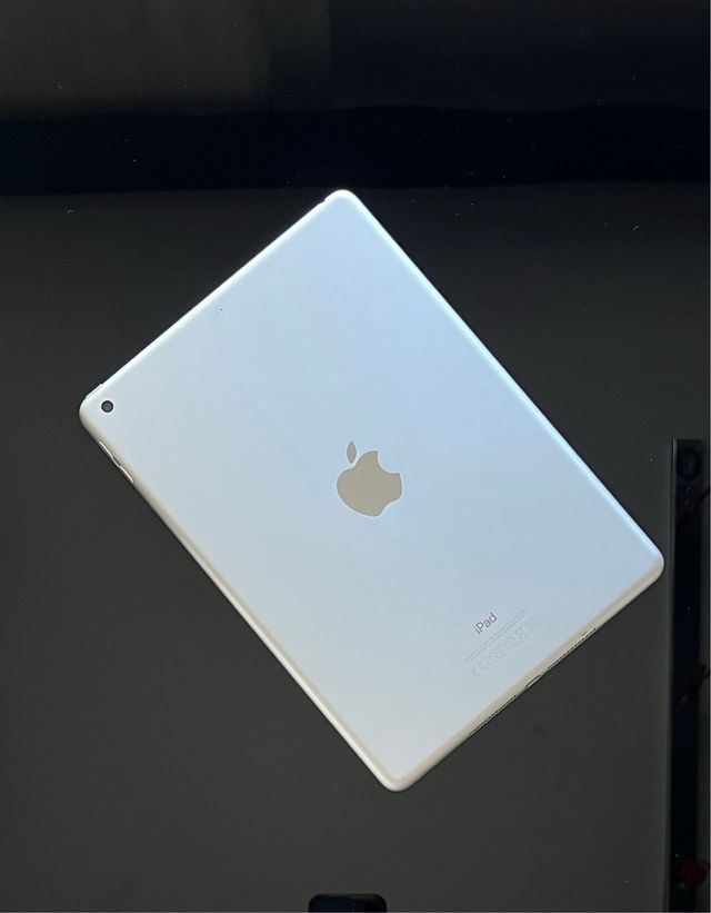 iPad 5ta Gen 32GB Gris