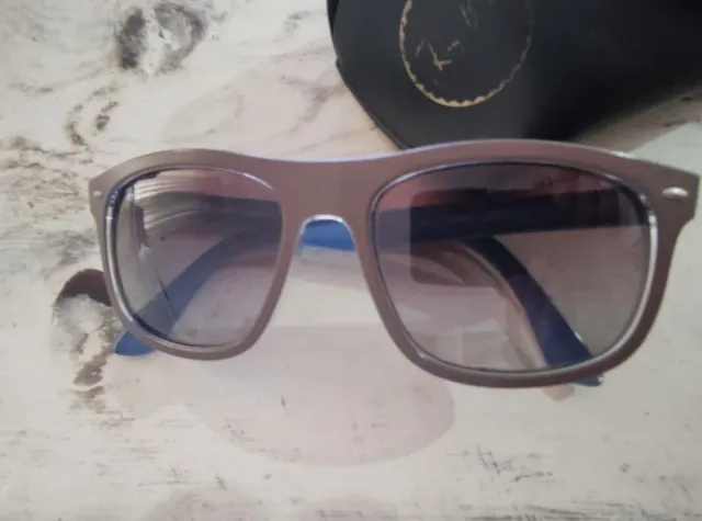 Gafas de sol Ray-Ban marrones y azules