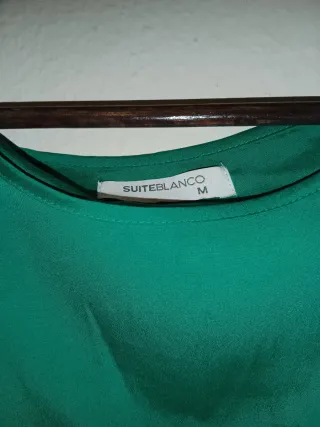 Blusa verde talla M con bolsillo. Blanco