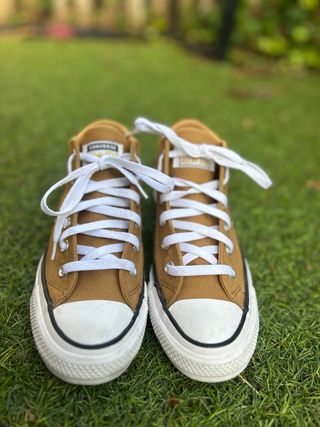 Zapatilla Converse botín mostaza