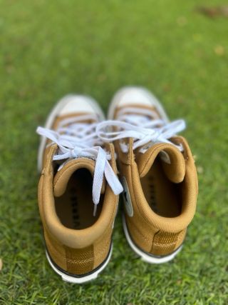 Zapatilla Converse botín mostaza