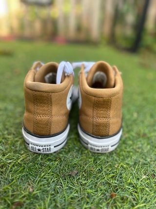 Zapatilla Converse botín mostaza