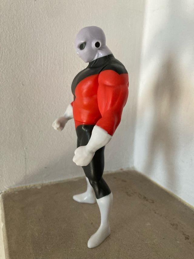 Figura Jiren Dragon Ball Super Kinder