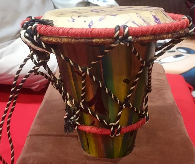 Tambor africano decorativo