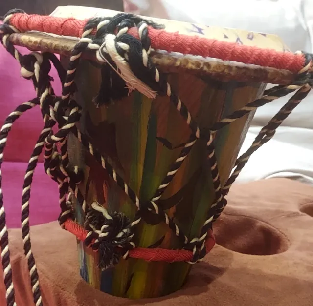Tambor africano decorativo