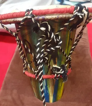 Tambor africano decorativo