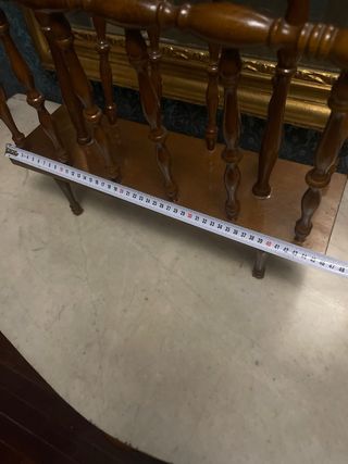 Revistero de madera estilo clásico
