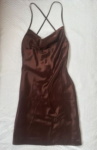 Vestido de seda marrón