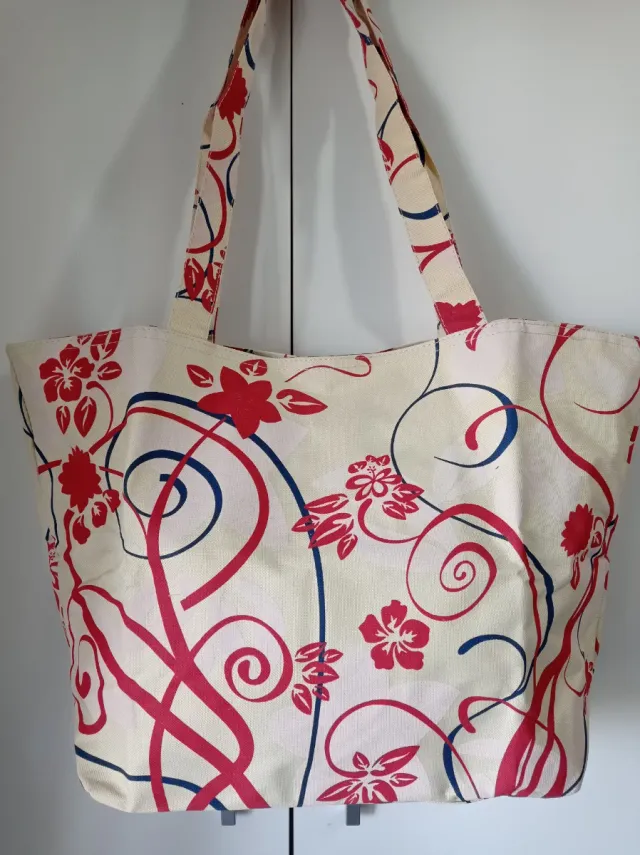 Bolso con estampado floral