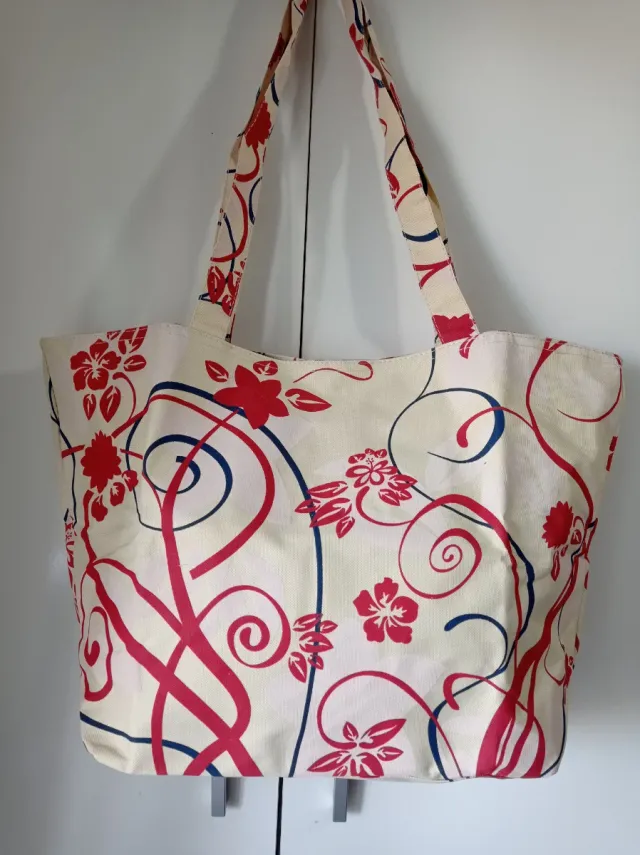 Bolso con estampado floral