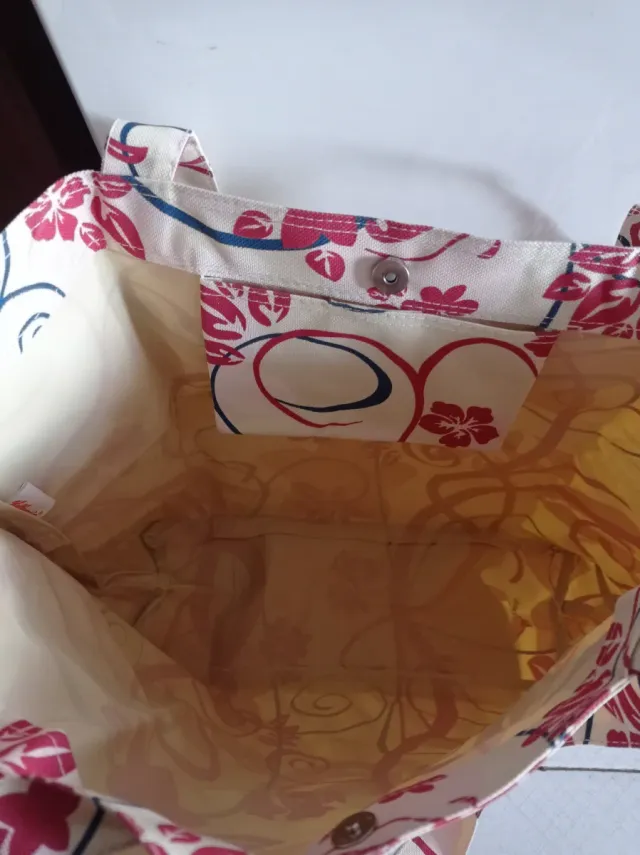 Bolso con estampado floral