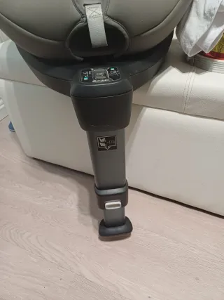 Silla de coche giratoria Cybex con reduptor.