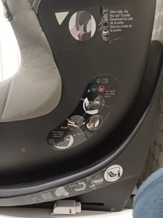 Silla de coche giratoria Cybex con reduptor.