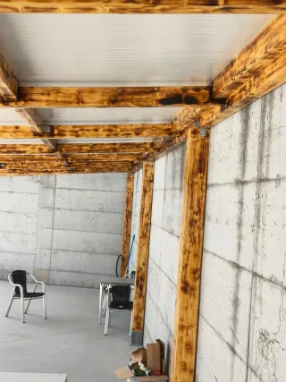 Terraza madera y panel sándwich para porches