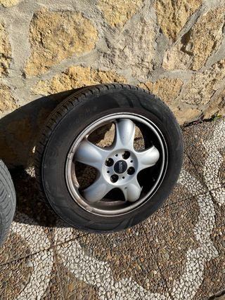 Llantas Mini con neumáticos nuevos
