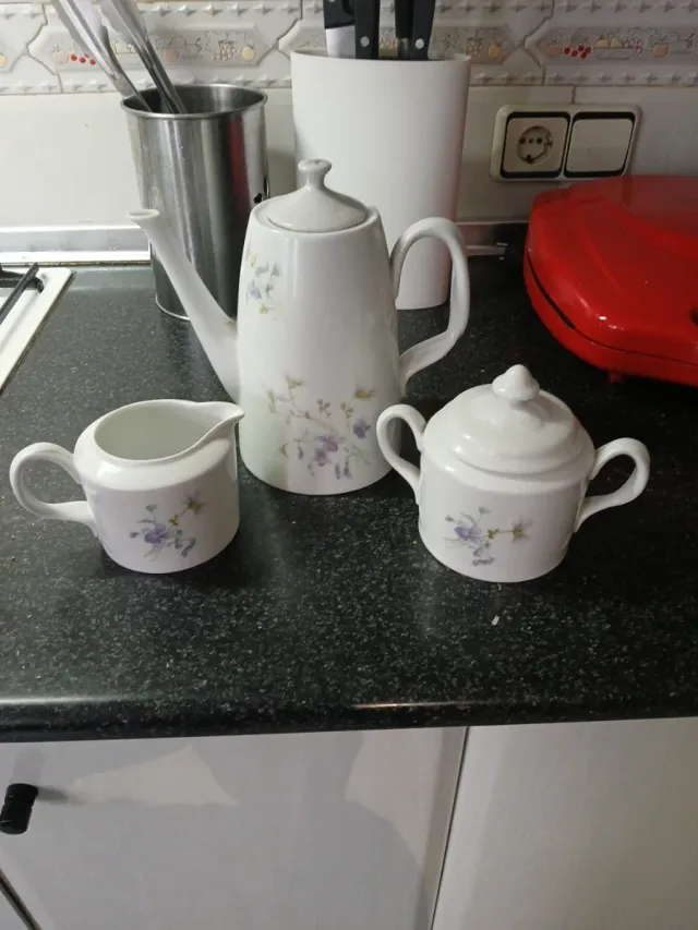 Tetera de porcelana vintage con flores Marca Eva