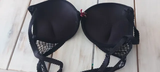 Reggiseno nero e fucsia con pizzo