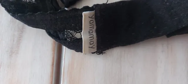 Reggiseno nero e fucsia con pizzo