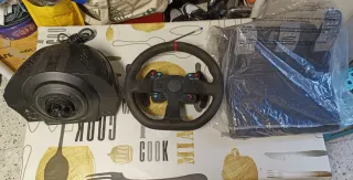 Volante e Pedali Thrustmaster T300