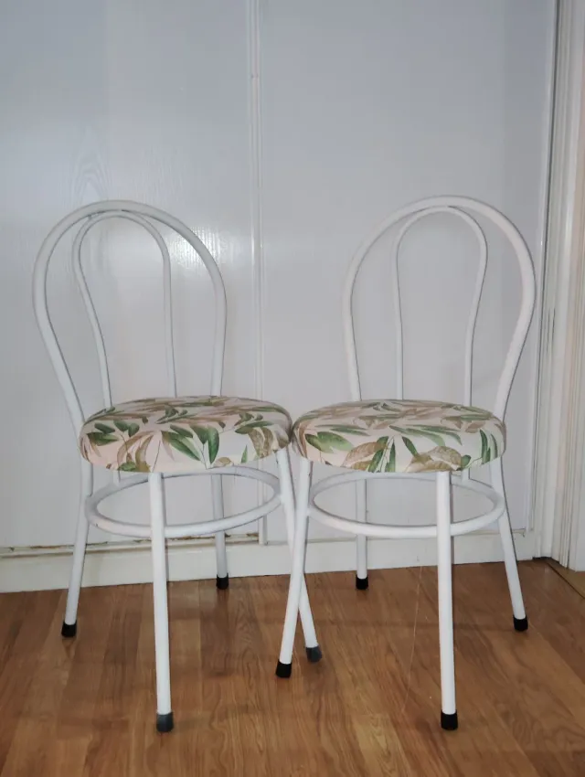 Juego de 2 sillas metálicas blancas con cojín