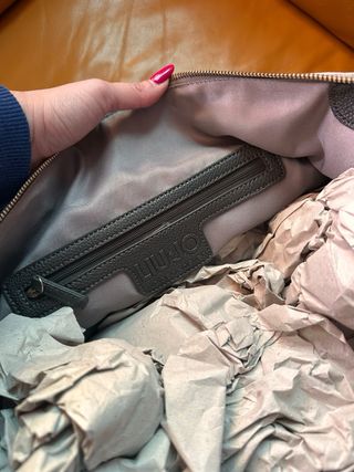 Borsa Liu Jo nera con dettagli oro