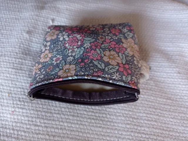 Monedero tela flores