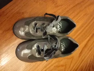 Zapatos niña grises y plateados chupetín 28